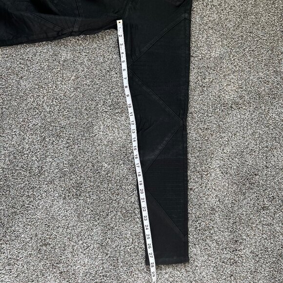 JUST IN: Guess women's jeans, Black, Size 25, Unique stretch, angle design - Picture 13 of 14